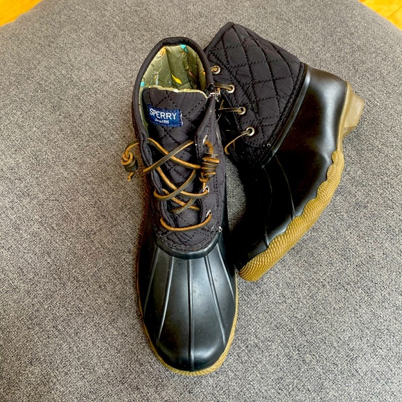 Sperry Woman’s Salt Water Boots size 7.5 - Picture 1 of 4